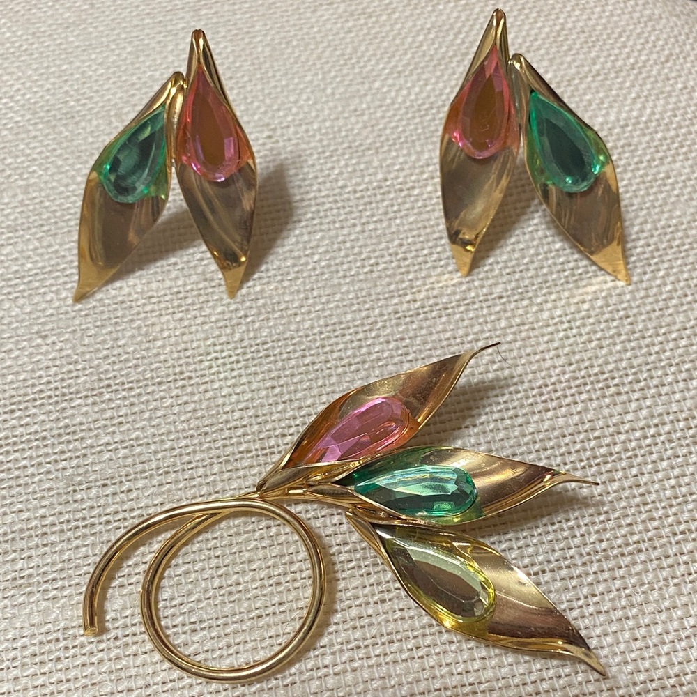 Vintage Gold Green & Pink crystal Accented clip earrings and brooch jewelry set